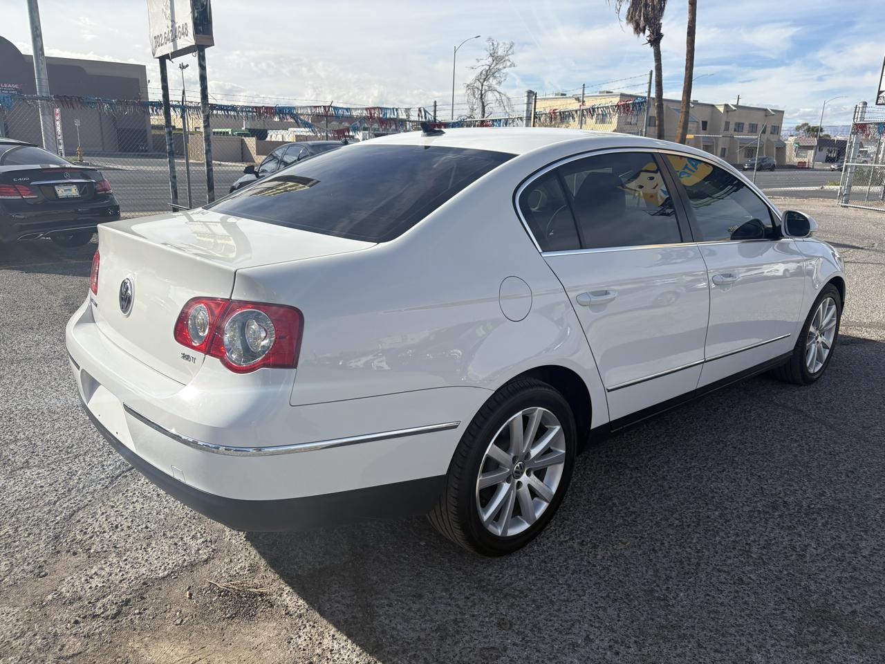 Volkswagen Passat Sedan 4dr DSG Komfort FWD PZEV 2010