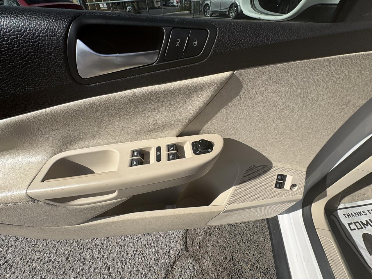 Volkswagen Passat Sedan 4dr DSG Komfort FWD PZEV 2010
