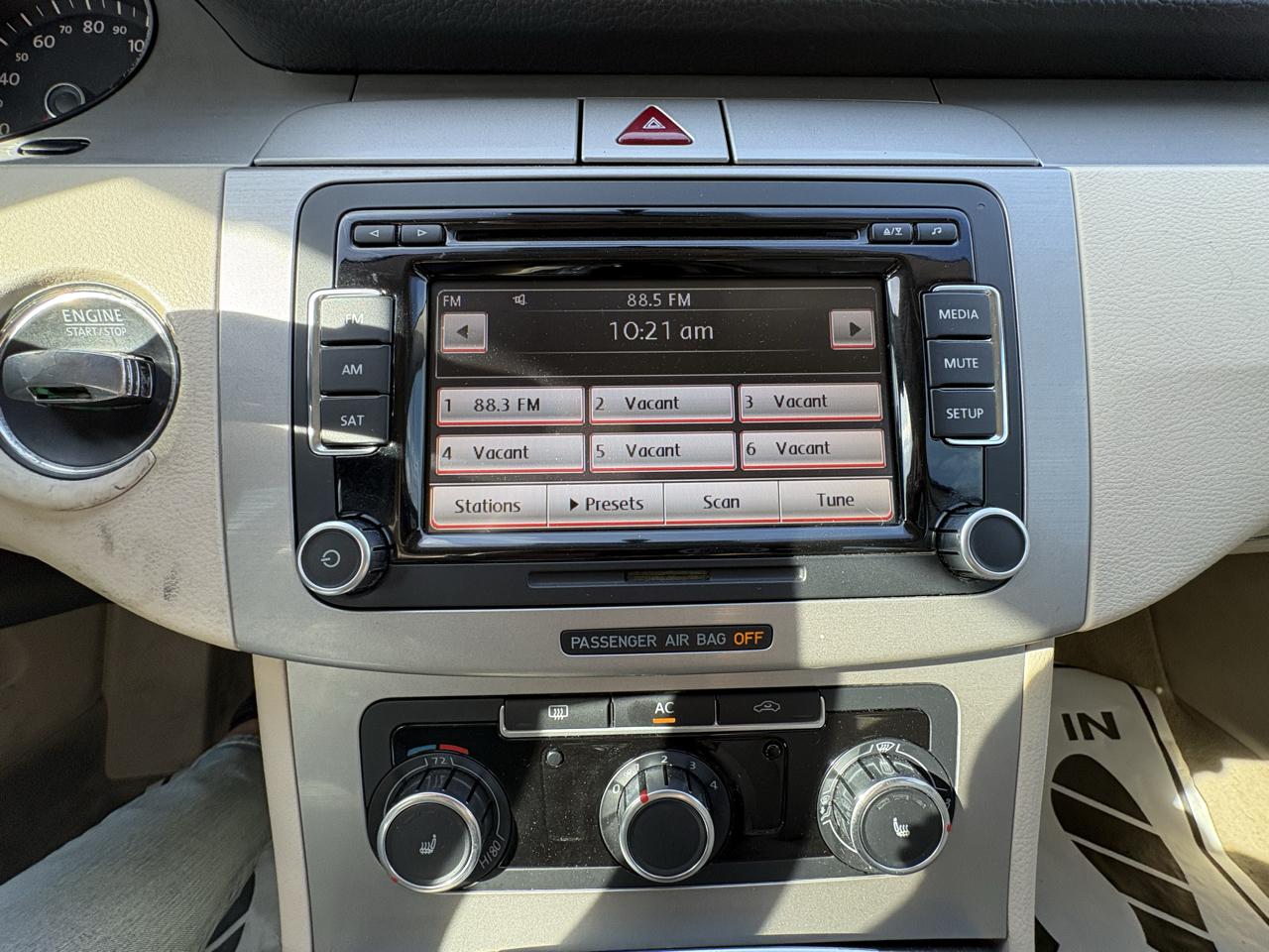 Volkswagen Passat Sedan 4dr DSG Komfort FWD PZEV 2010