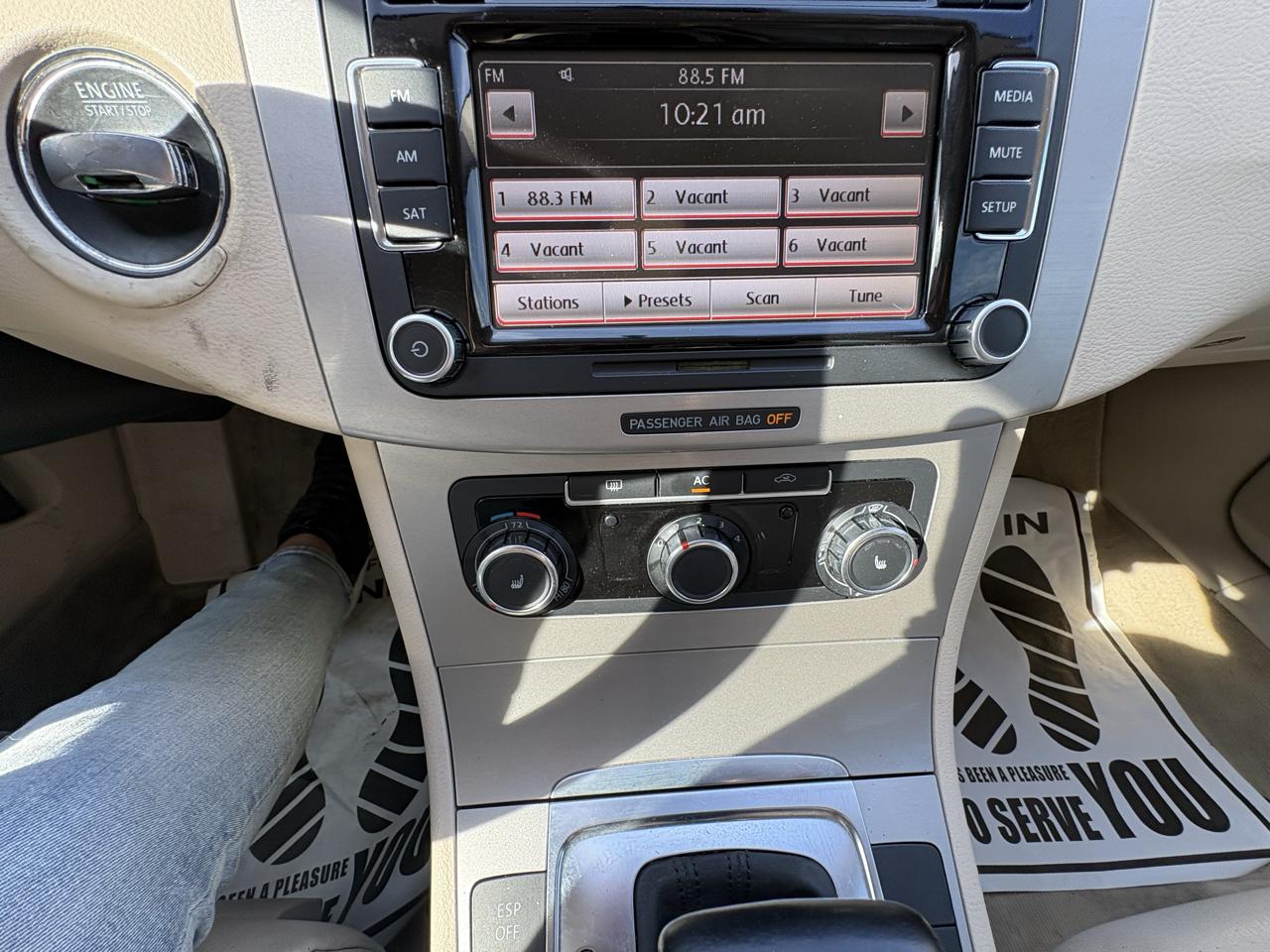 Volkswagen Passat Sedan 4dr DSG Komfort FWD PZEV 2010