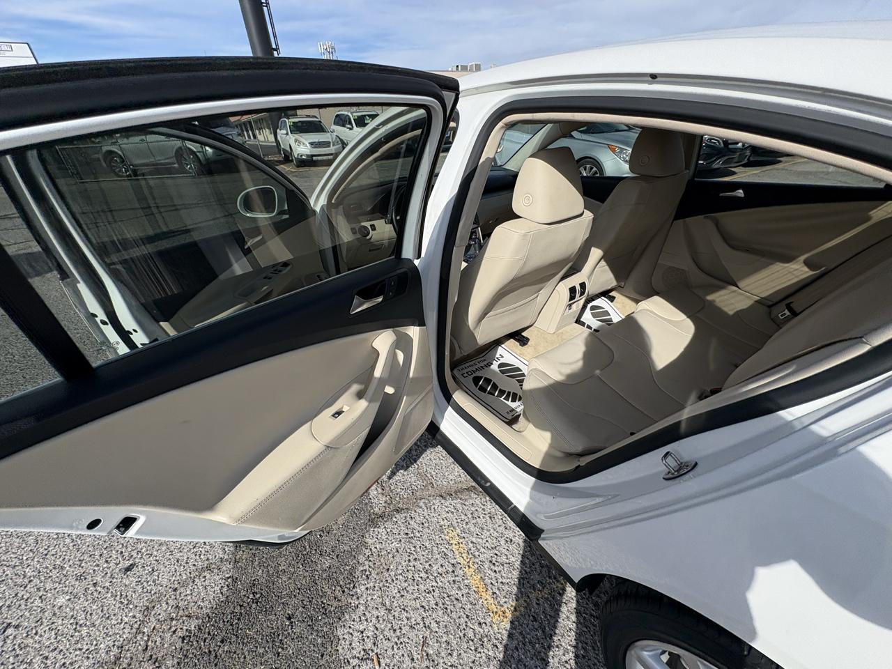 Volkswagen Passat Sedan 4dr DSG Komfort FWD PZEV 2010