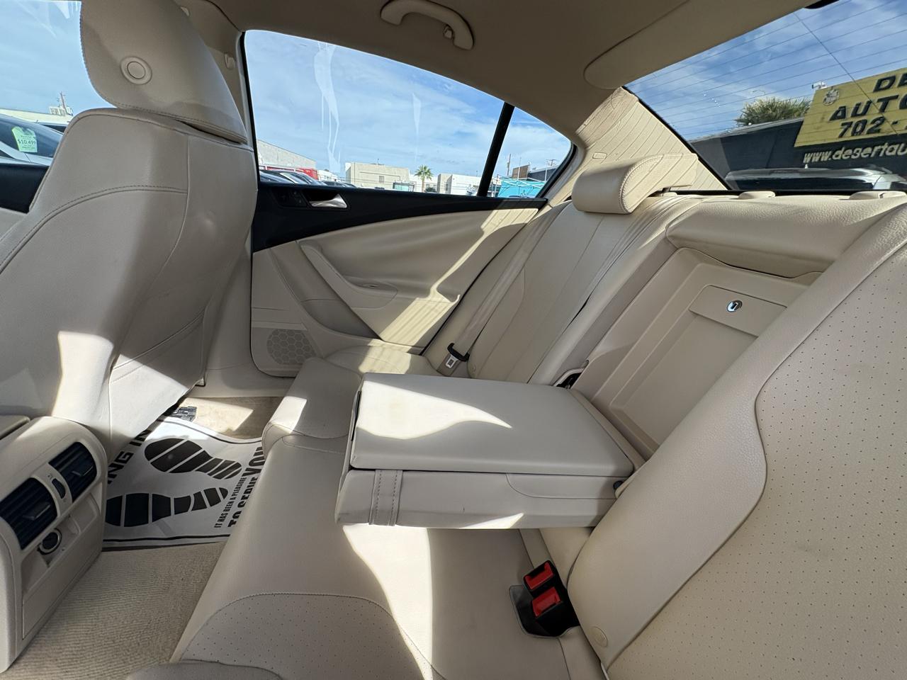 Volkswagen Passat Sedan 4dr DSG Komfort FWD PZEV 2010