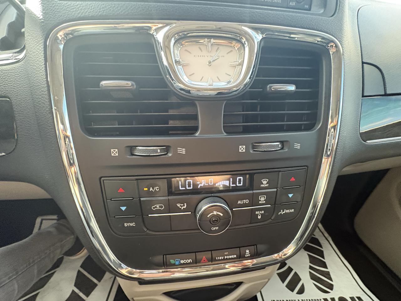 Chrysler Town & Country 4dr Wgn Touring 2015