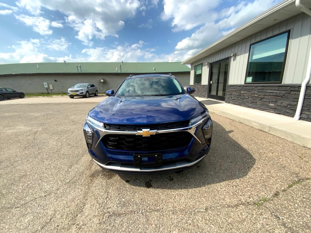 2024 Chevrolet Trax photo 2