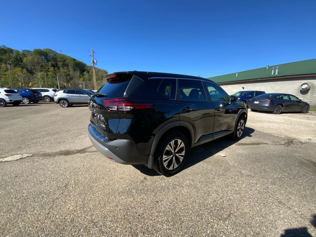 2022 Nissan Rogue SV photo 3