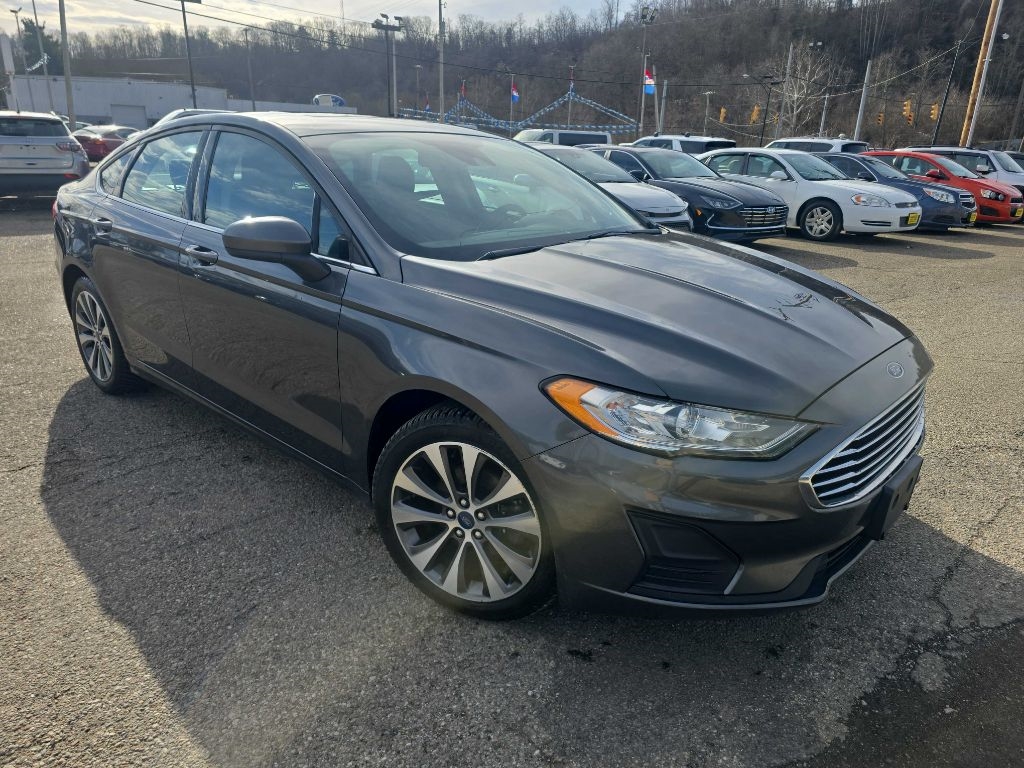 2019 Ford Fusion SE's photo