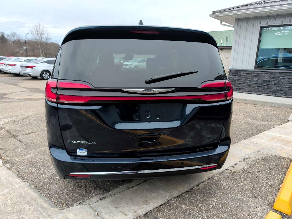 2024 Chrysler Pacifica Touring L's photo
