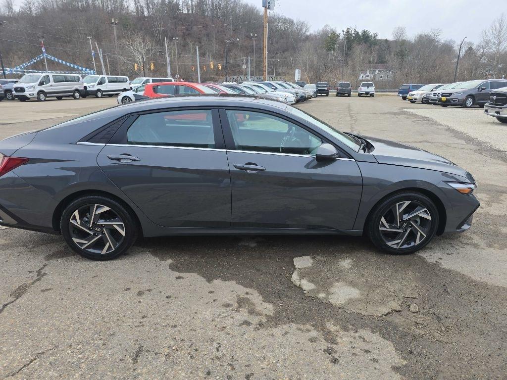 Hyundai Elantra  2025