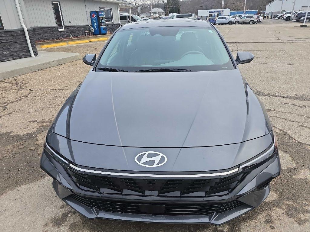 Hyundai Elantra  2025