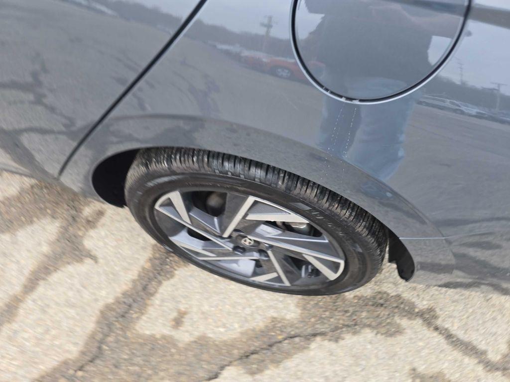 Hyundai Elantra  2025