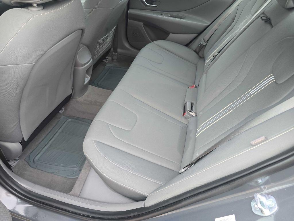 Hyundai Elantra  2025