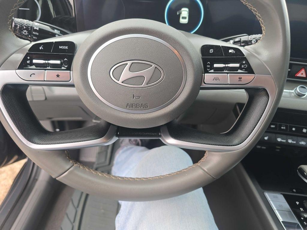 Hyundai Elantra  2025