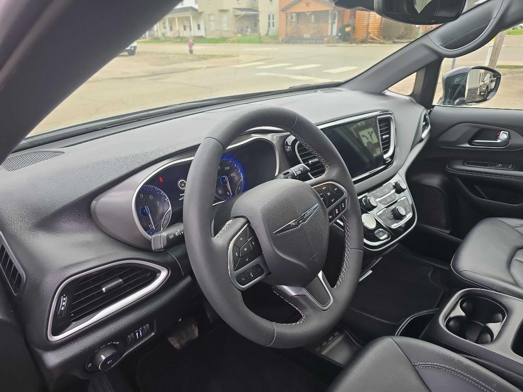 Chrysler Pacifica  2025