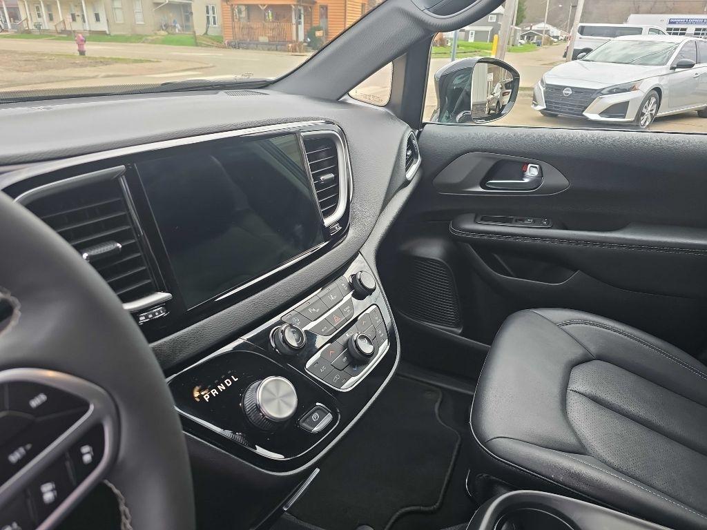 Chrysler Pacifica  2025