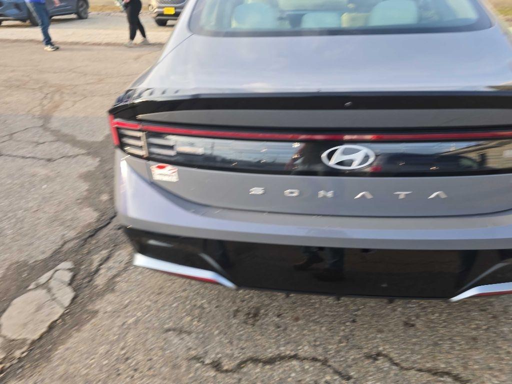 Hyundai Sonata Hybrid  2025