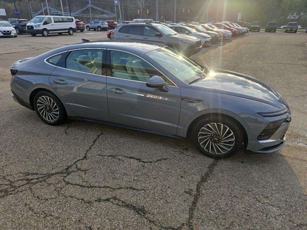 Hyundai Sonata Hybrid  2025