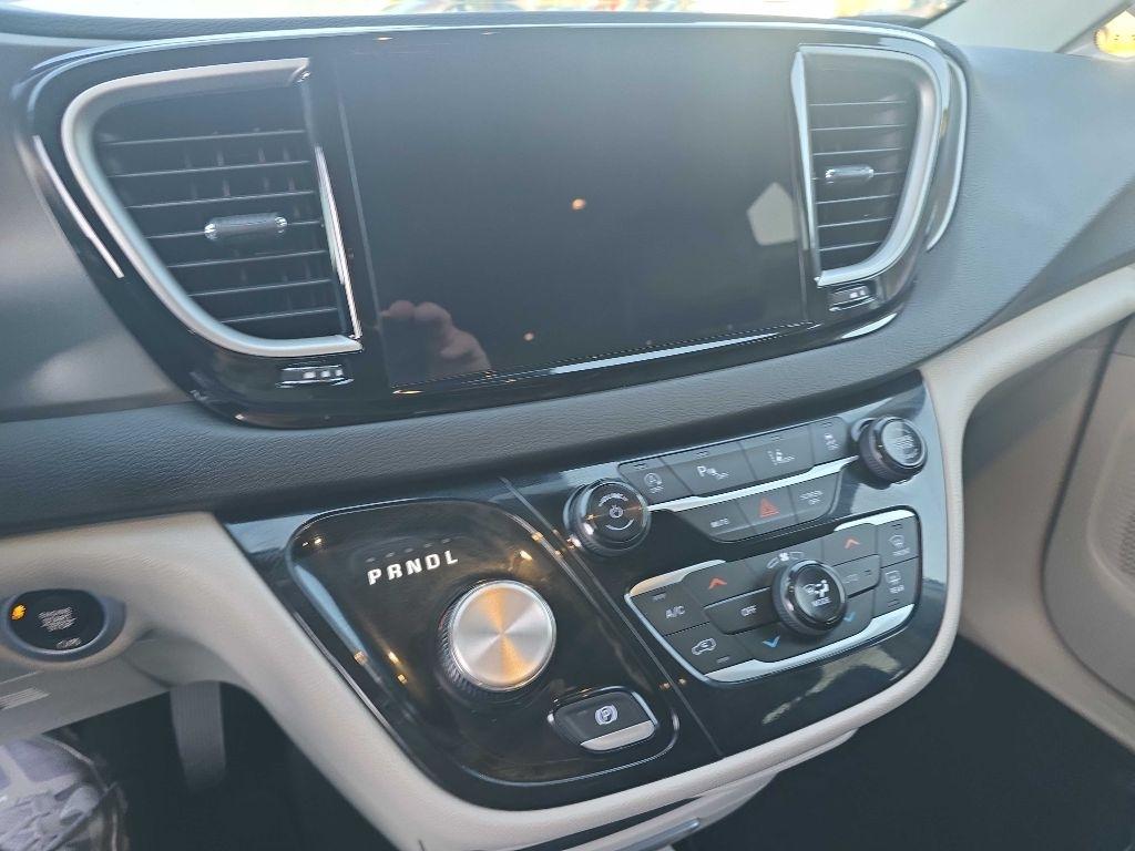 Chrysler Pacifica  2024