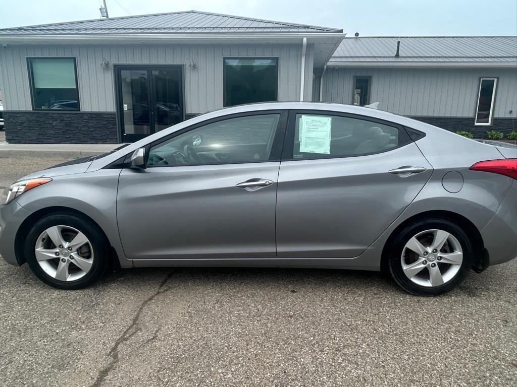 Hyundai Elantra  2012