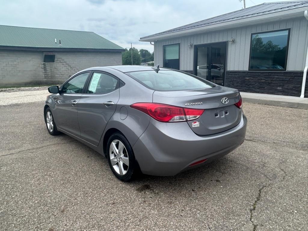 Hyundai Elantra  2012