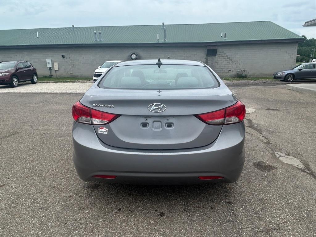 Hyundai Elantra  2012