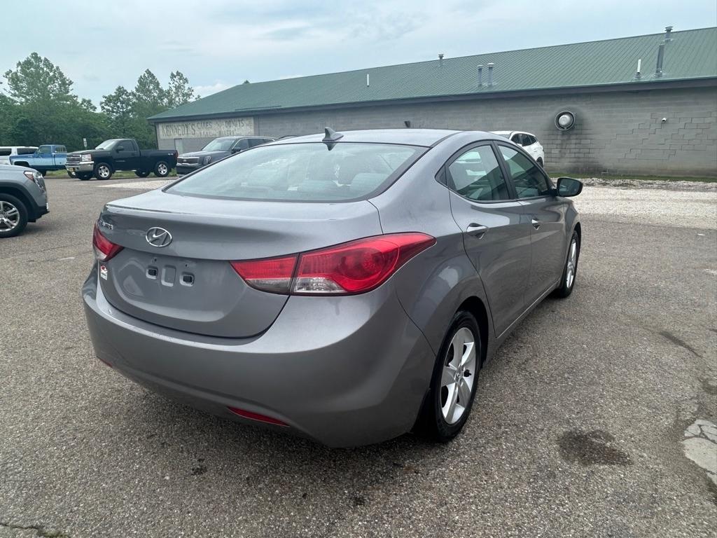 Hyundai Elantra  2012