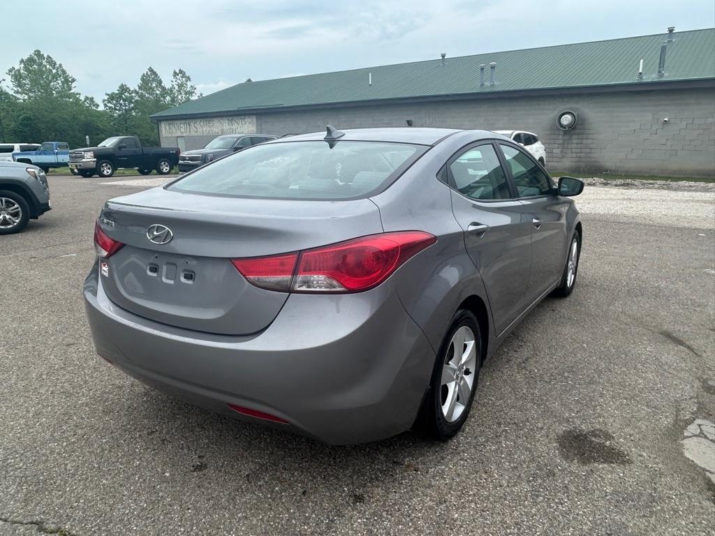 Hyundai Elantra  2012