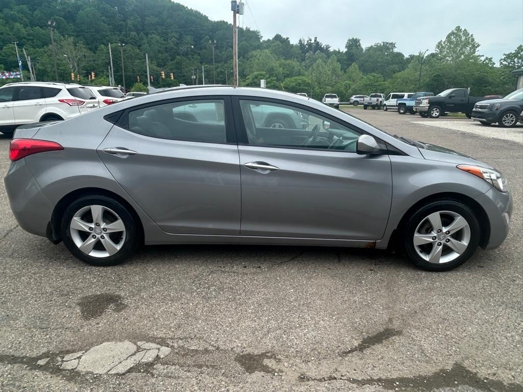 Hyundai Elantra  2012