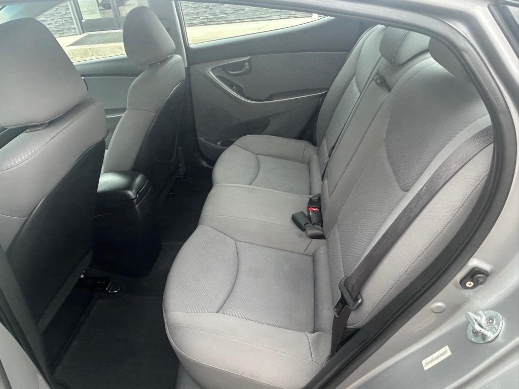 Hyundai Elantra  2012