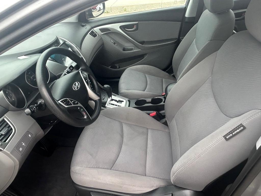 Hyundai Elantra  2012