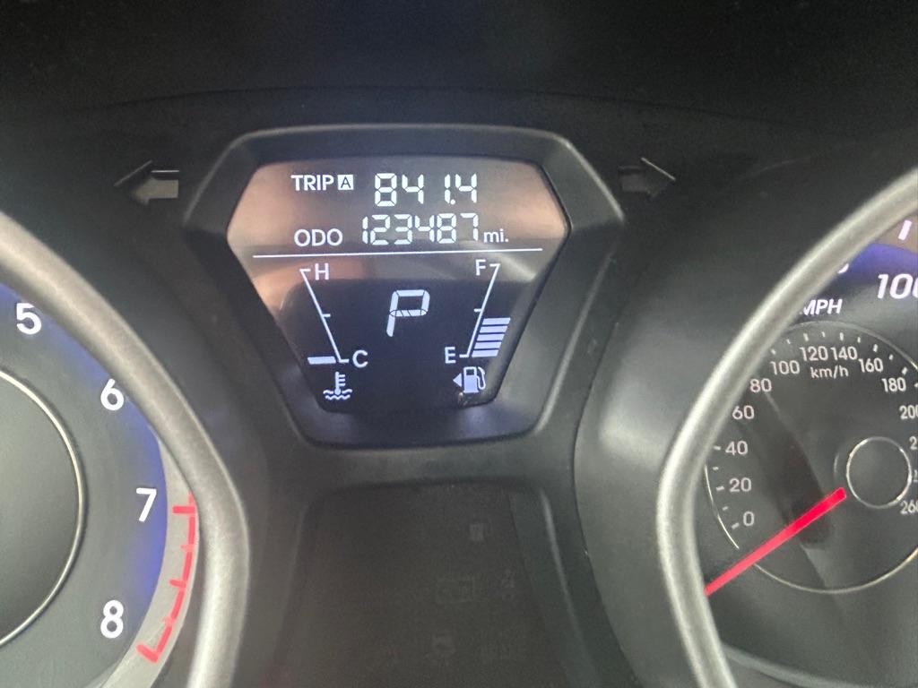 Hyundai Elantra  2012