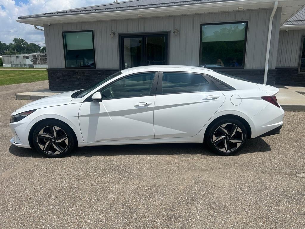 Hyundai Elantra  2023