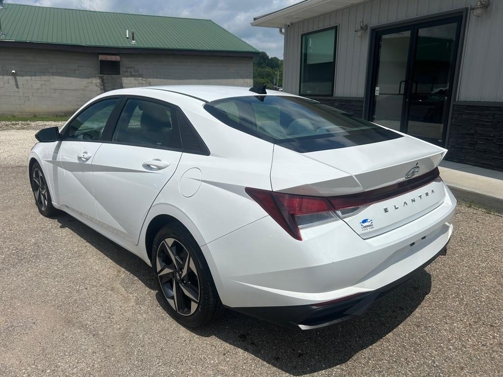 Hyundai Elantra  2023