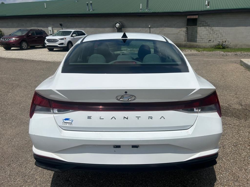 Hyundai Elantra  2023
