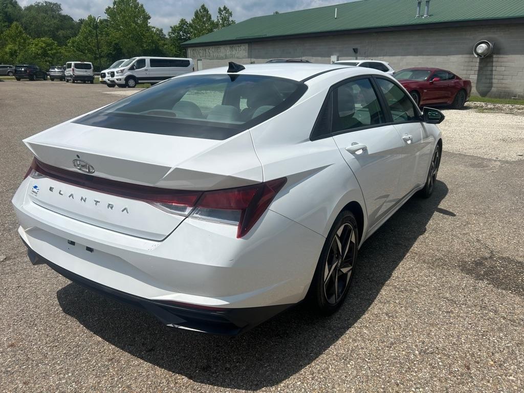 Hyundai Elantra  2023