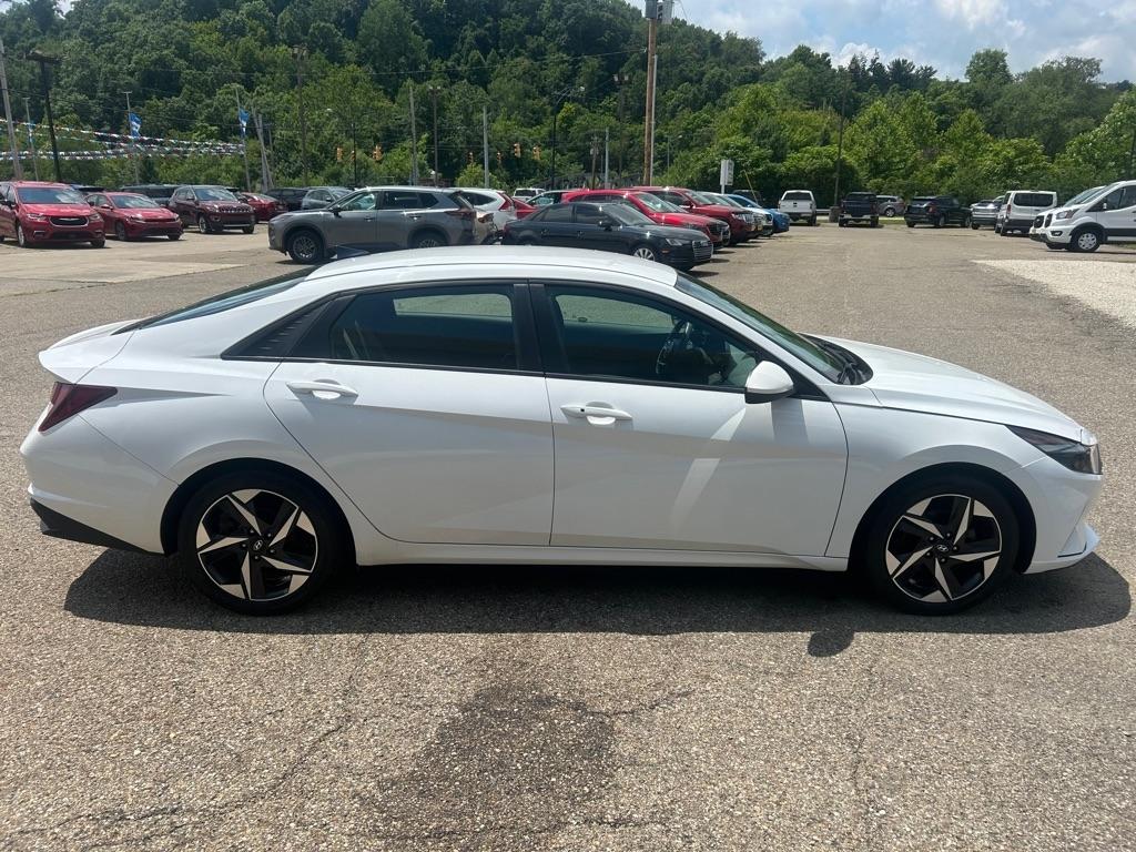 Hyundai Elantra  2023