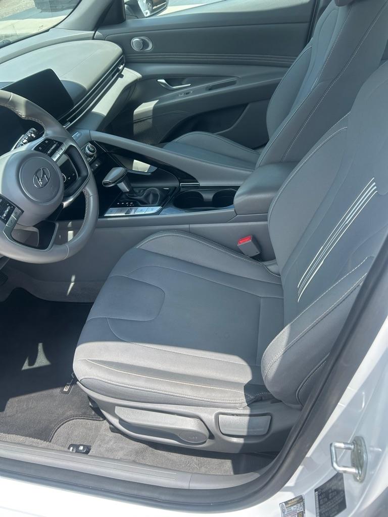 Hyundai Elantra  2023