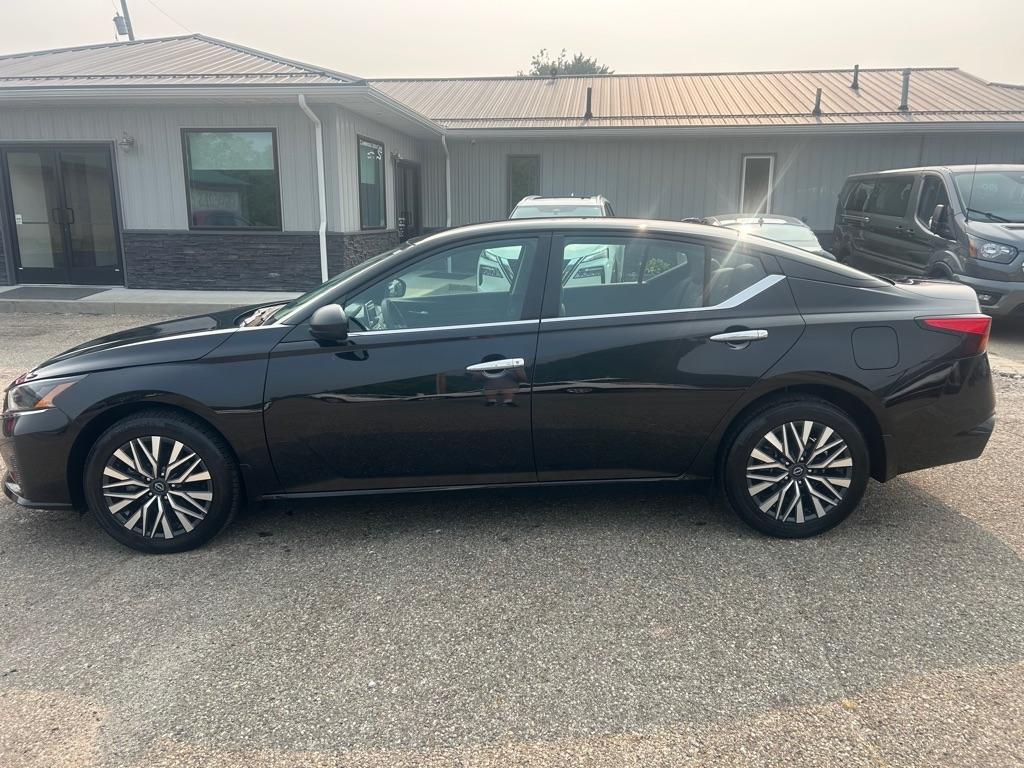 Nissan Altima  2024