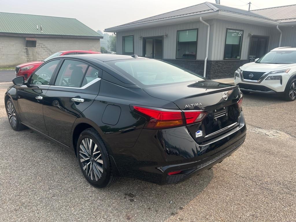 Nissan Altima  2024