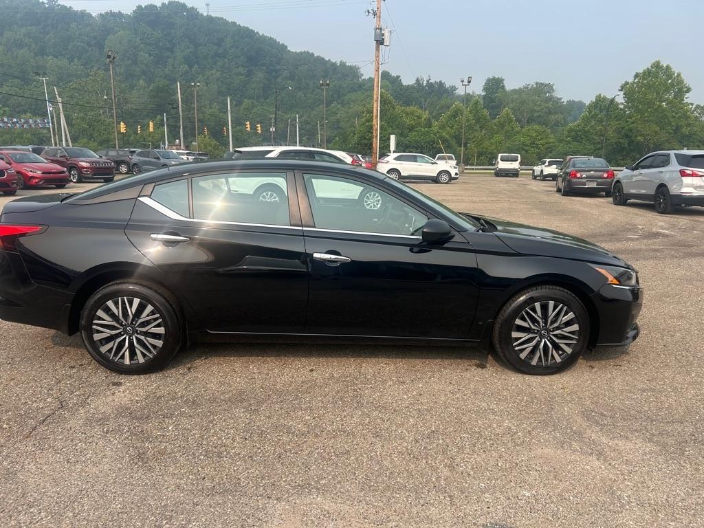 Nissan Altima  2024