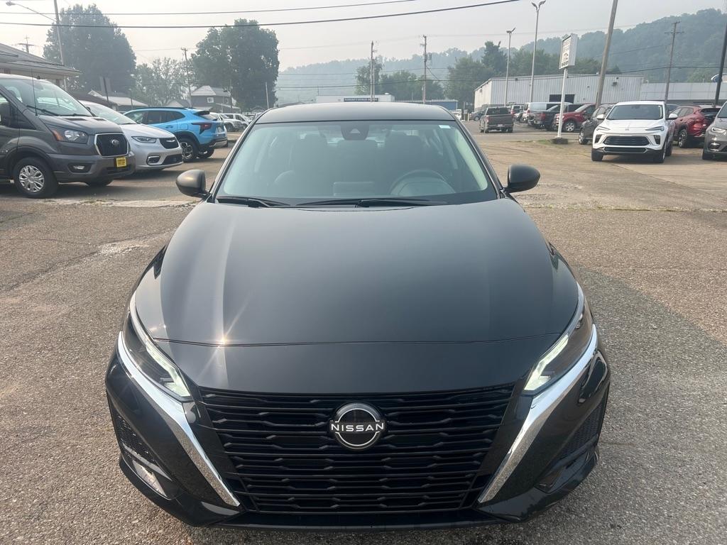 Nissan Altima  2024