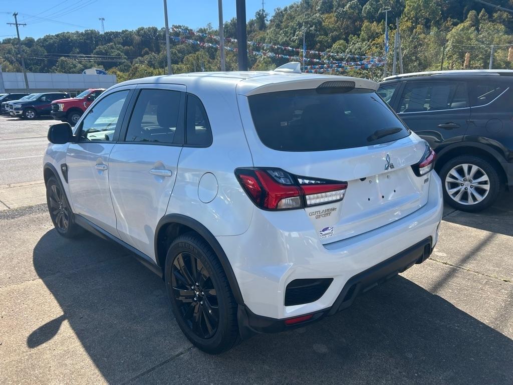 Mitsubishi Outlander Sport photo 2