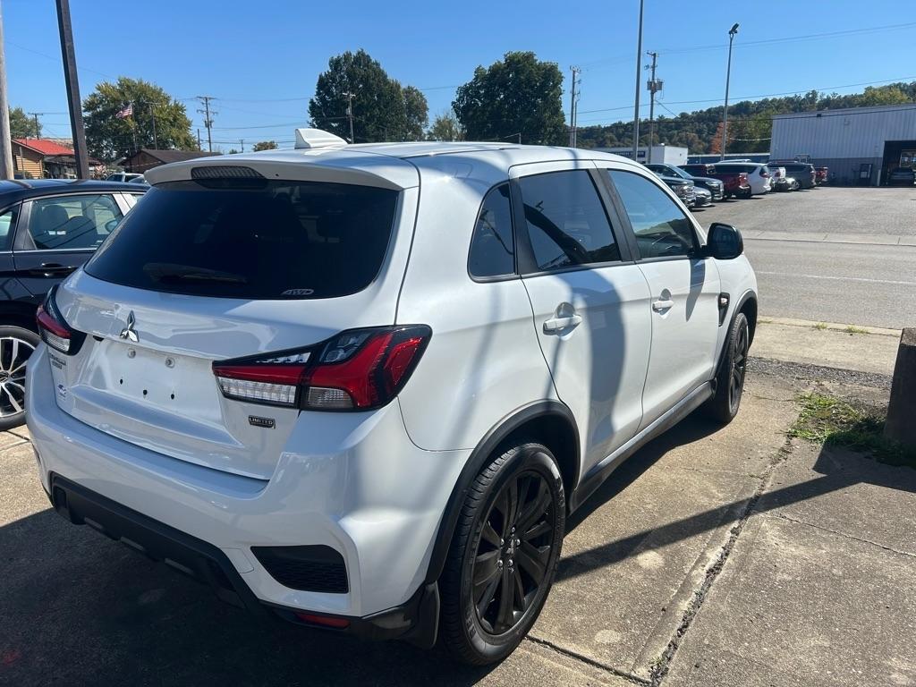 Mitsubishi Outlander Sport photo 3