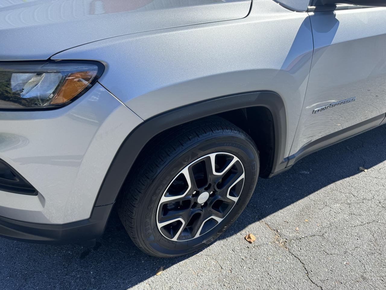 Jeep Compass Latitude w/Sun/Safety Pkg FWD 2022