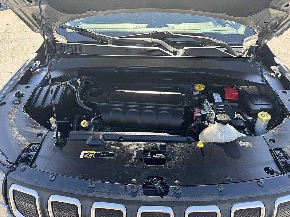 Jeep Compass Latitude w/Sun/Safety Pkg FWD 2022