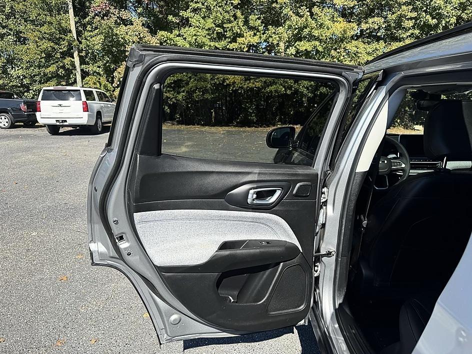 Jeep Compass Latitude w/Sun/Safety Pkg FWD 2022
