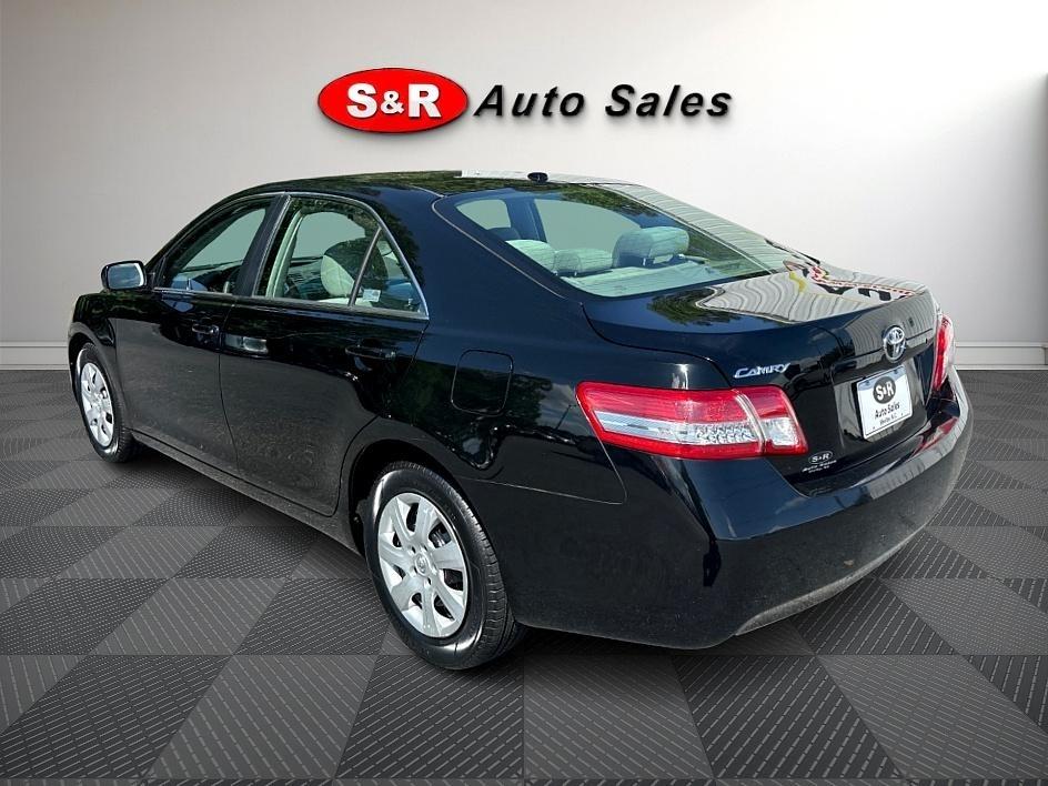 Toyota Camry 4dr Sdn I4 Man LE (Natl) 2011