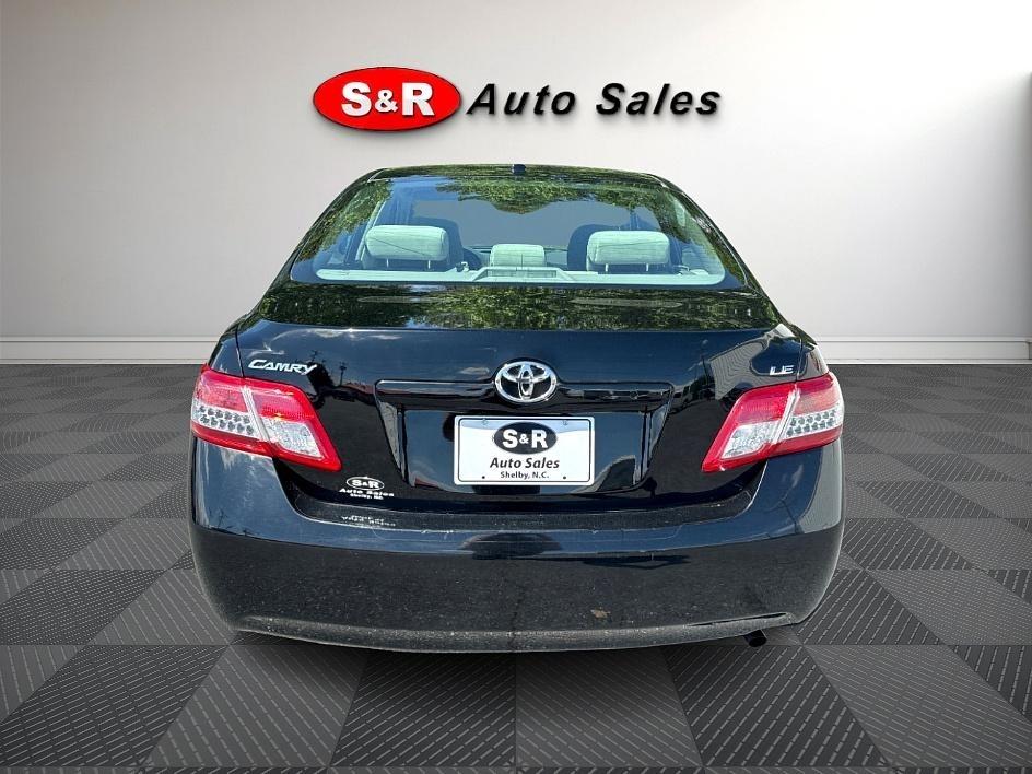 Toyota Camry 4dr Sdn I4 Man LE (Natl) 2011