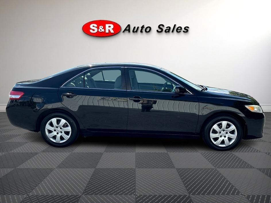 Toyota Camry 4dr Sdn I4 Man LE (Natl) 2011
