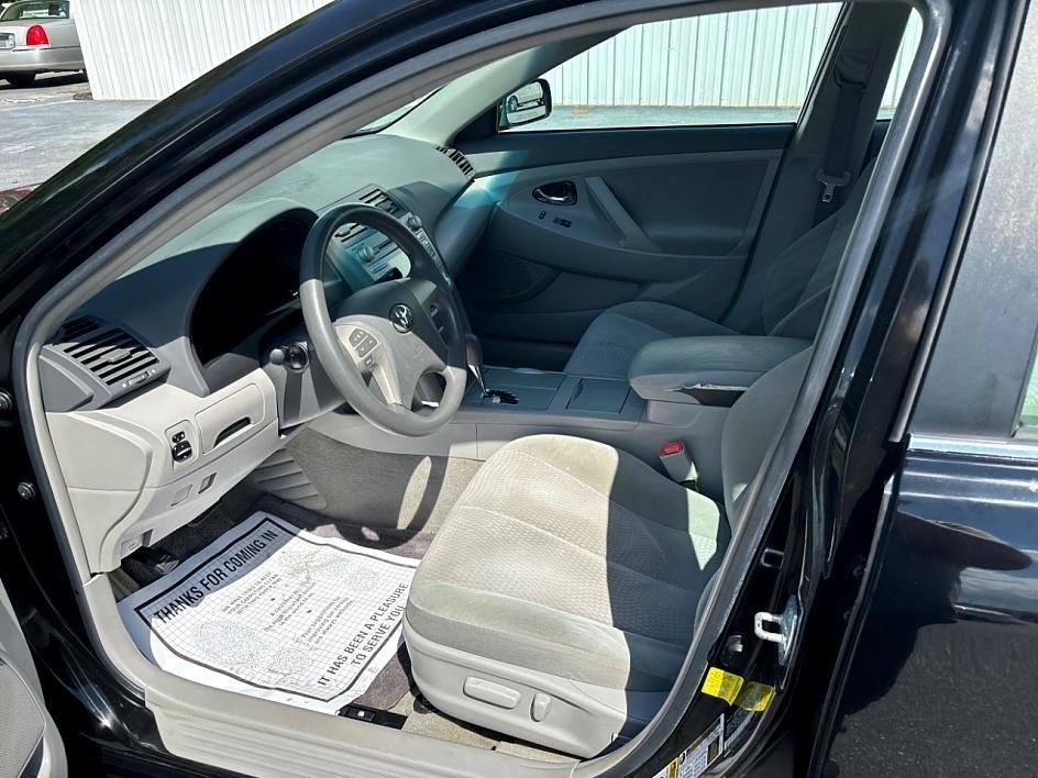 Toyota Camry 4dr Sdn I4 Man LE (Natl) 2011