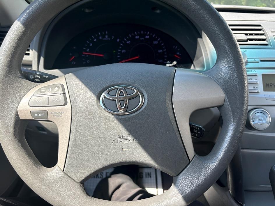 Toyota Camry 4dr Sdn I4 Man LE (Natl) 2011
